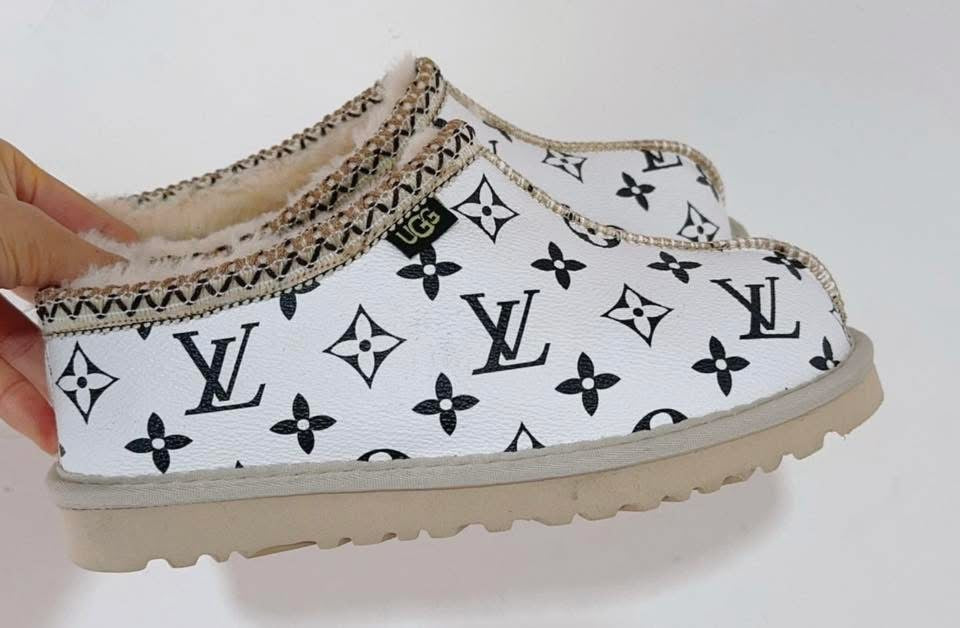 White fuzzy boujee slides
