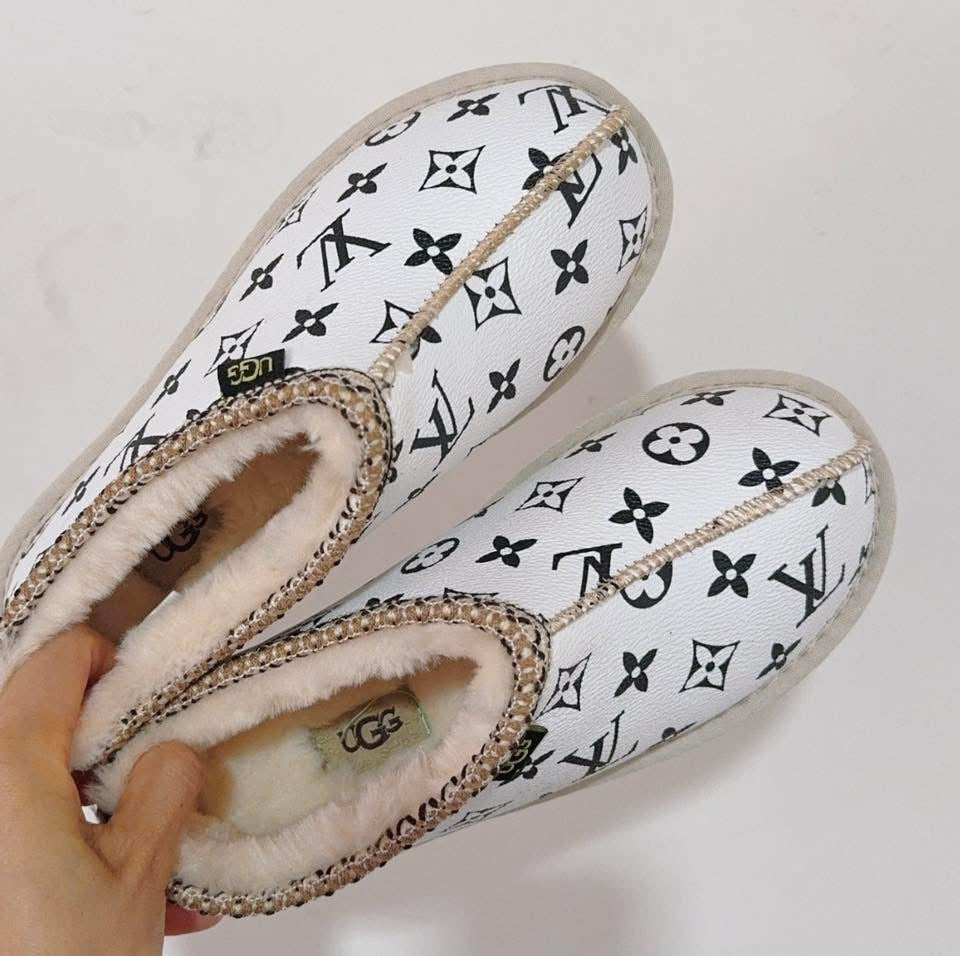 White fuzzy boujee slides
